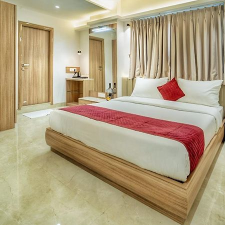 Hotel The Grand Murli Surat Bagian luar foto