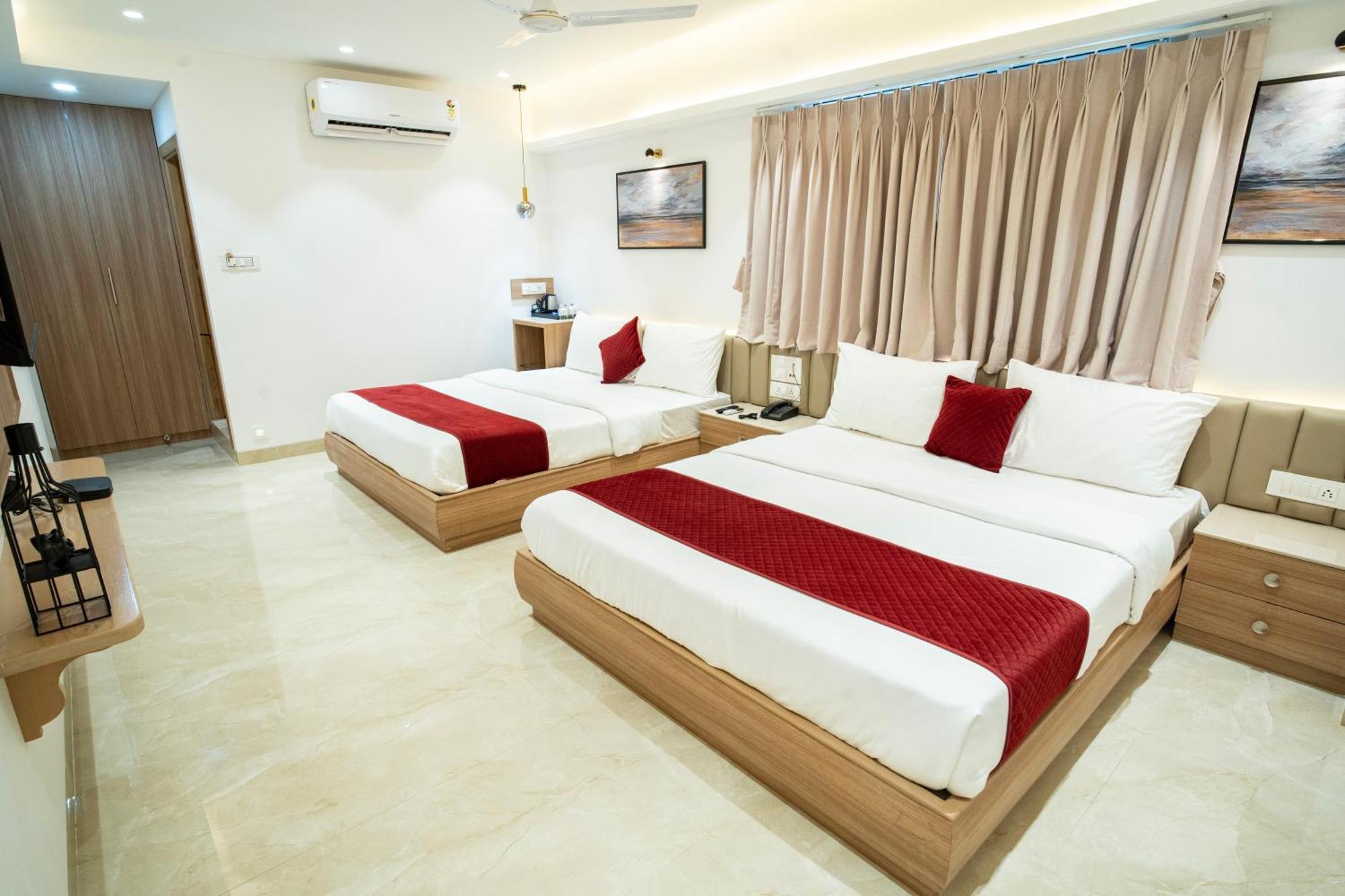 Hotel The Grand Murli Surat Bagian luar foto