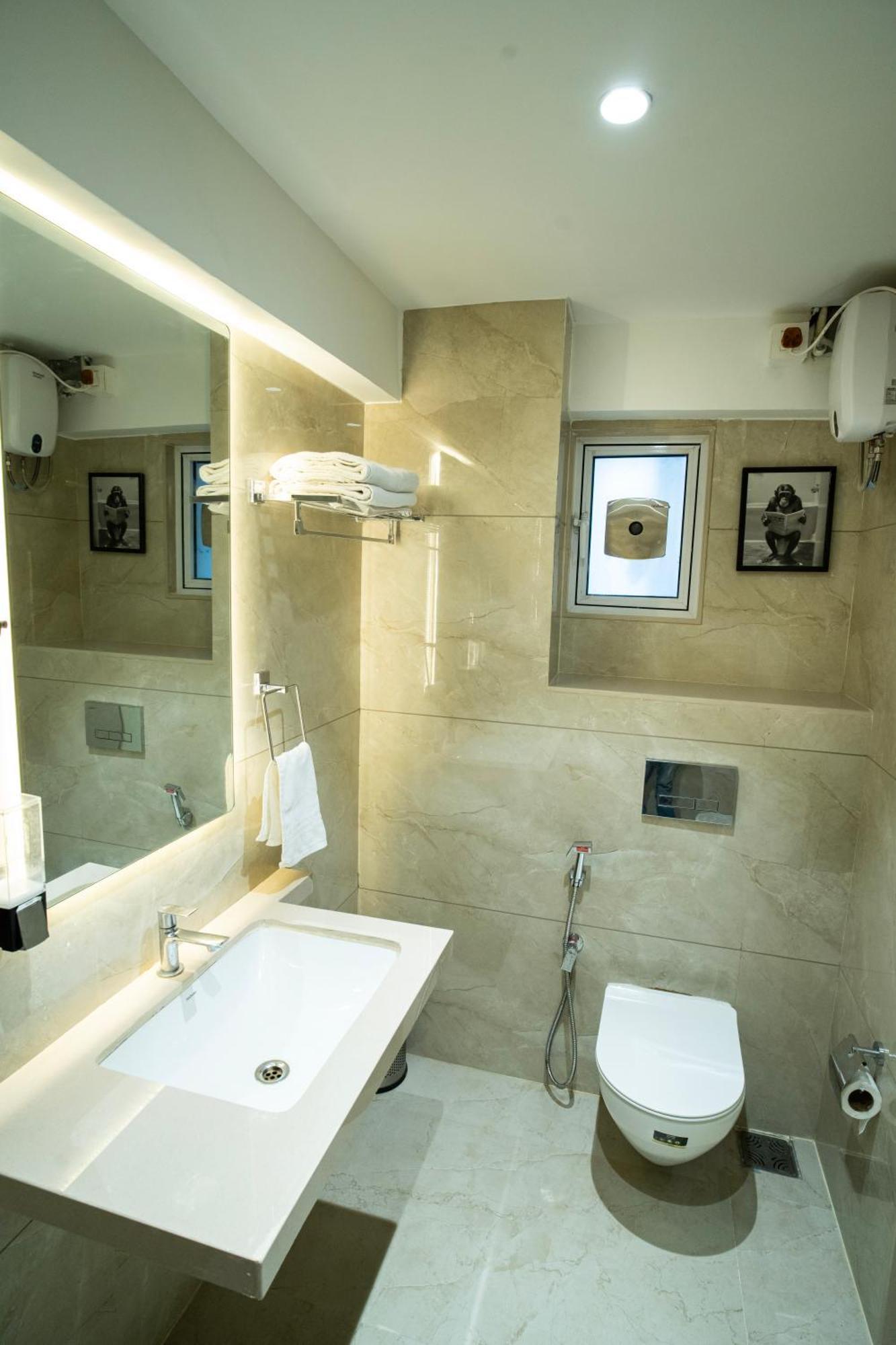 Hotel The Grand Murli Surat Bagian luar foto