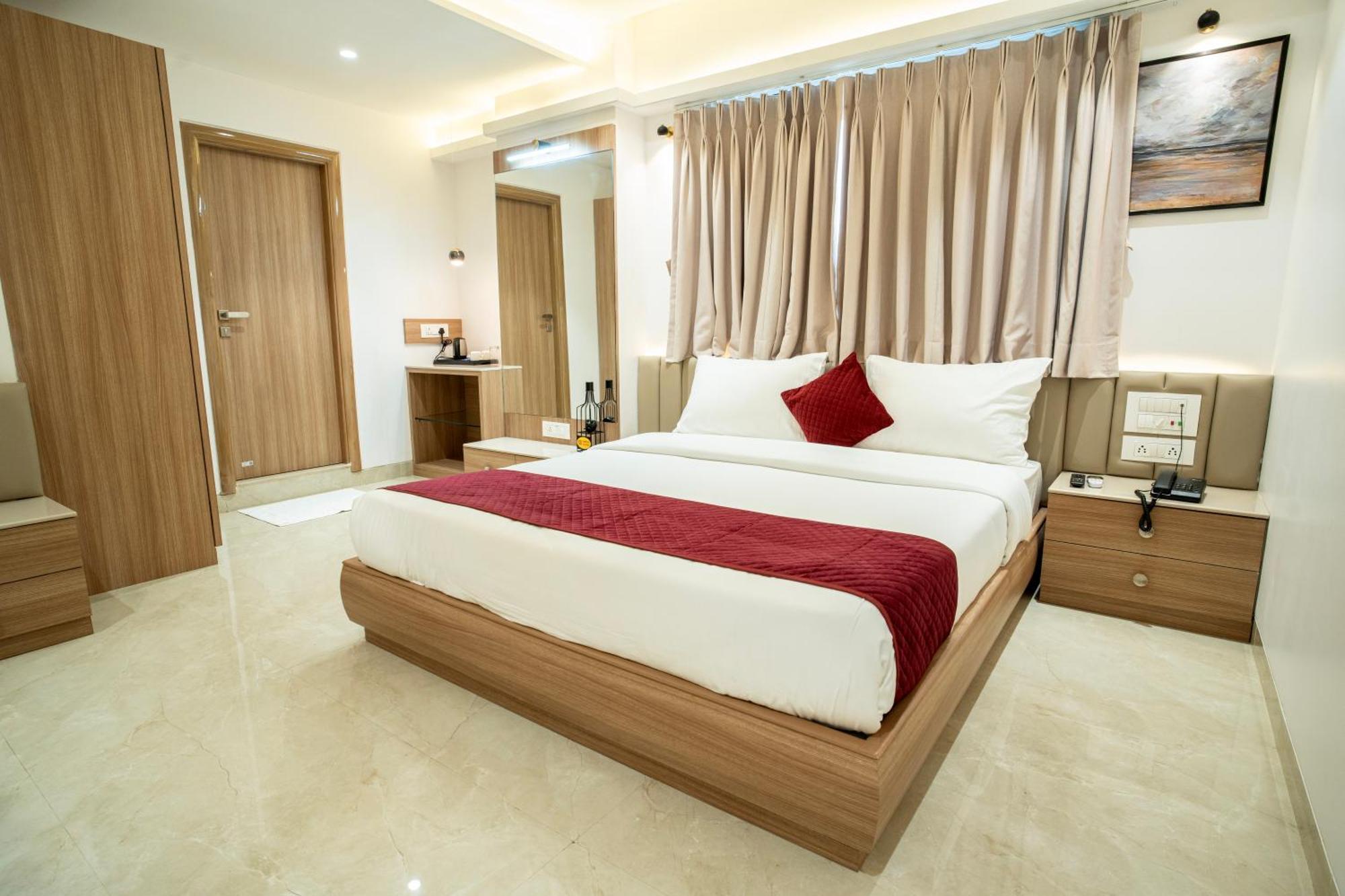 Hotel The Grand Murli Surat Bagian luar foto