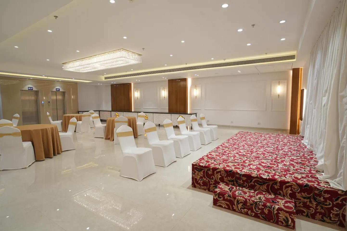 Hotel The Grand Murli Surat Bagian luar foto